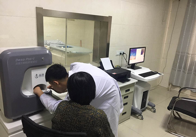 年輕人檢測骨密度選擇超聲骨密度檢測儀的還是X射線骨密度檢測儀的？